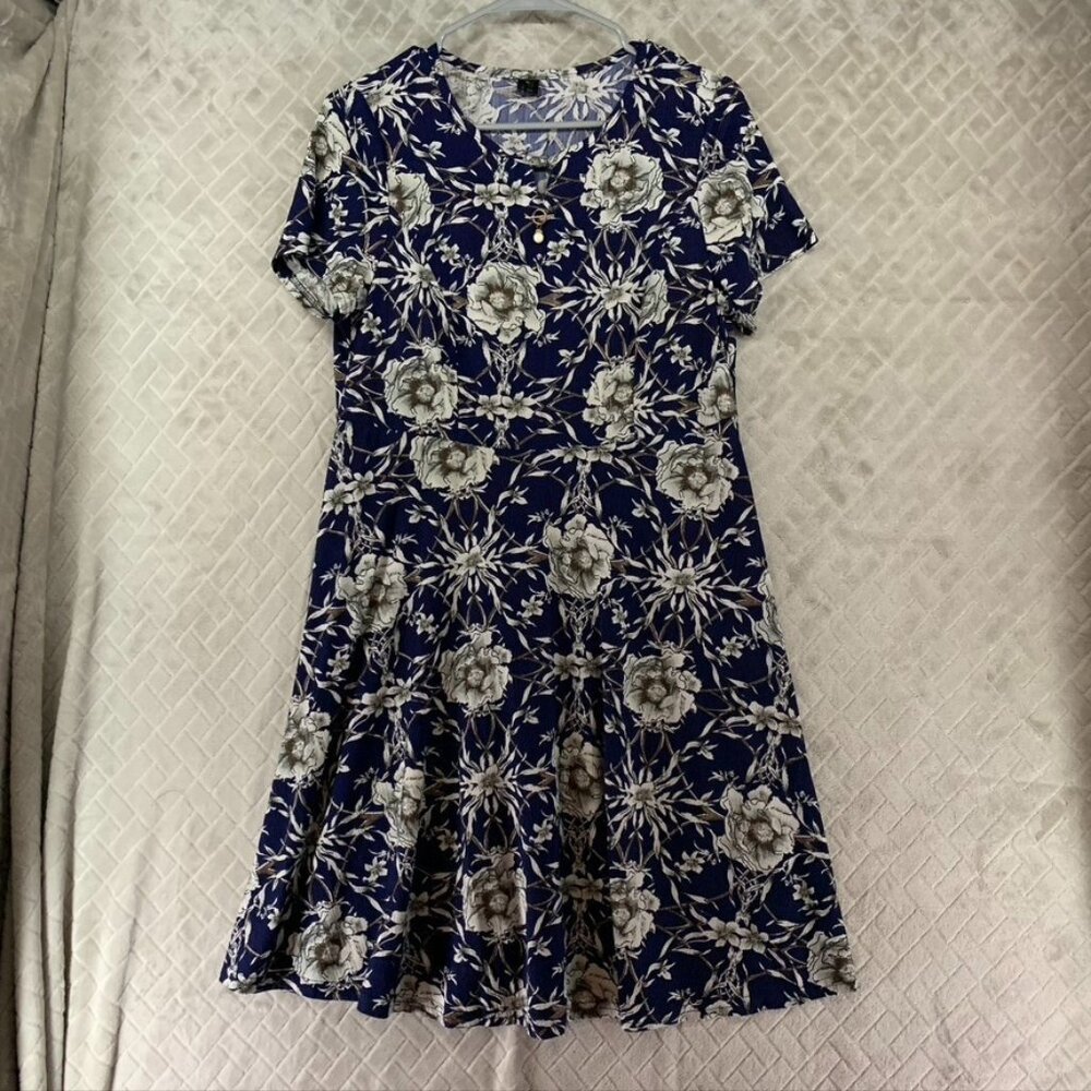 Dress Womens Large Navy Blue Floral Knee Length Emblem Neckline Short Sleeve